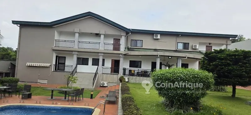 Villa duplex 21 pièces haut standing avec piscine — Cocody