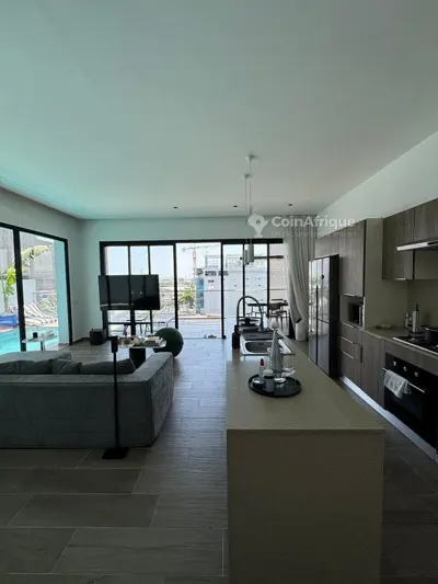 Penthouse 3 pièces meublé avec terrasse — Marcory Zone 4