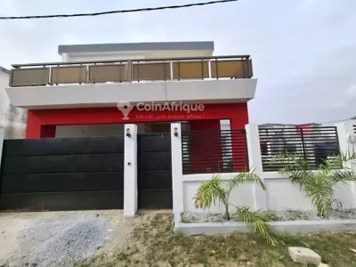 Villa duplex 4 pièces avec jardin et garage — Bingerville