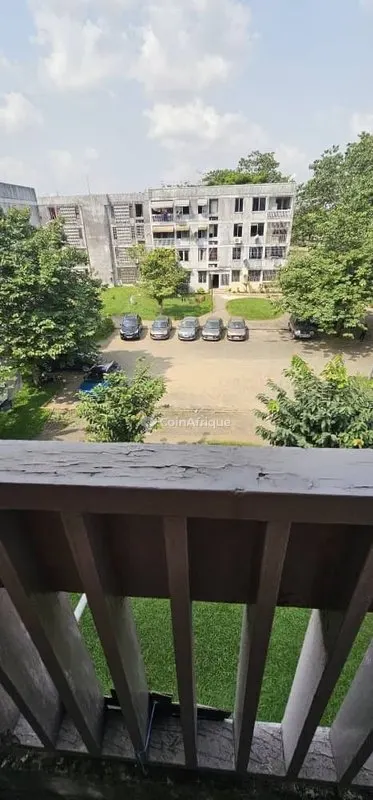 Appartement 3 pièces avec balcon — Cocody Plateaux Macaci