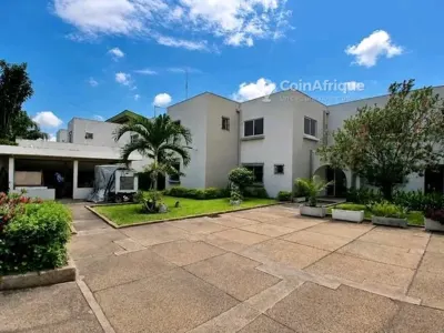 Villa 10 pièces avec garage — Cocody Riviera