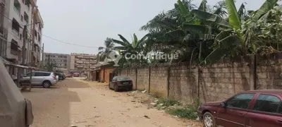 Terrain 1200 m² idéal immeuble/entrepôt/clinique — Yopougon Maroc
