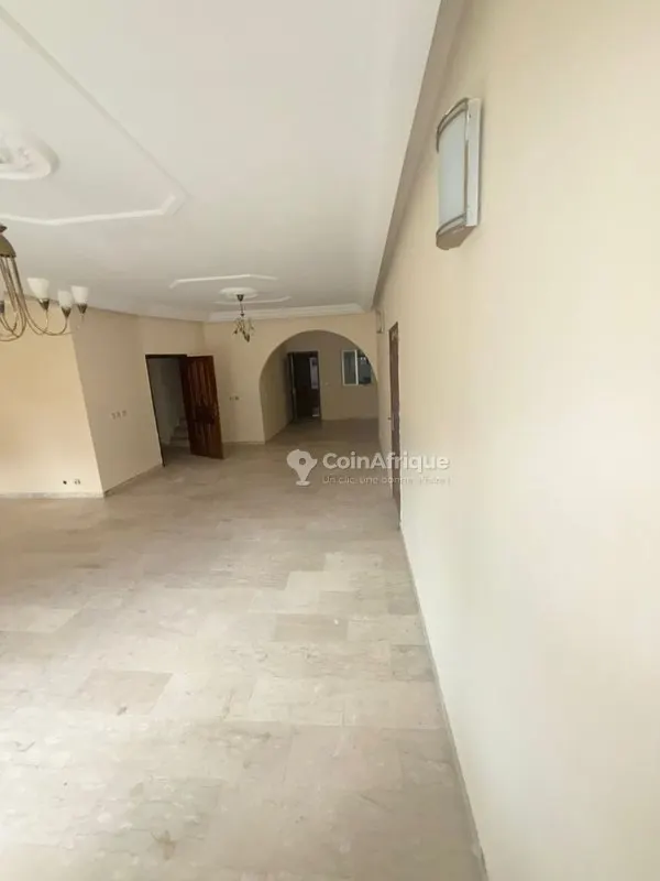 Villa duplex 7 pièces — Angré 8e tranche