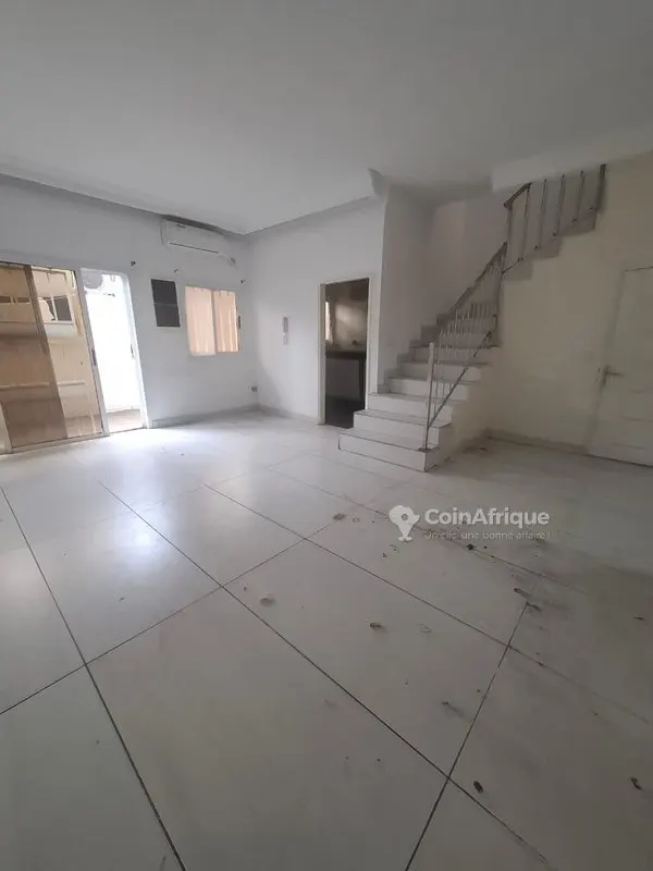 Appartement 3 pièces — Cocody Riviera 3